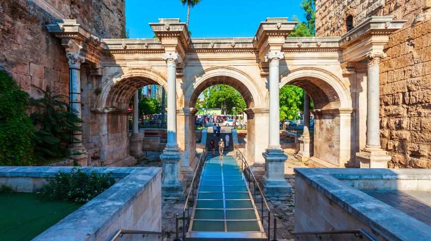 Ankara vs Antalya in summer: weather, crowds and daily rhythm