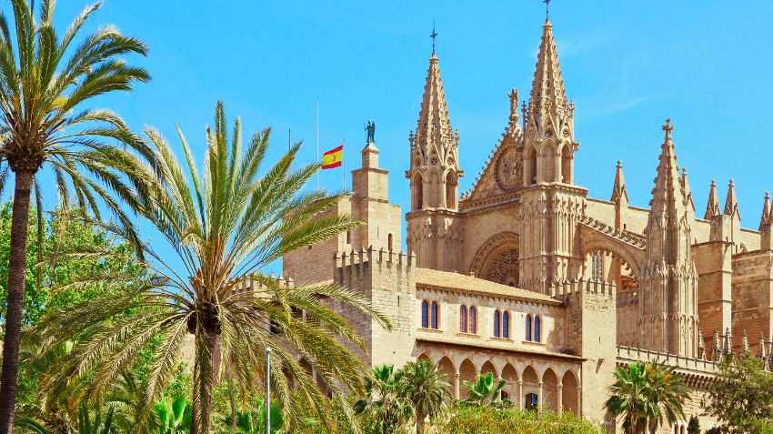 Best areas and day trips near Palma de Mallorca