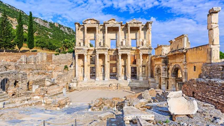 Cappadocia vs Izmir: Which destination suits your travel style?
