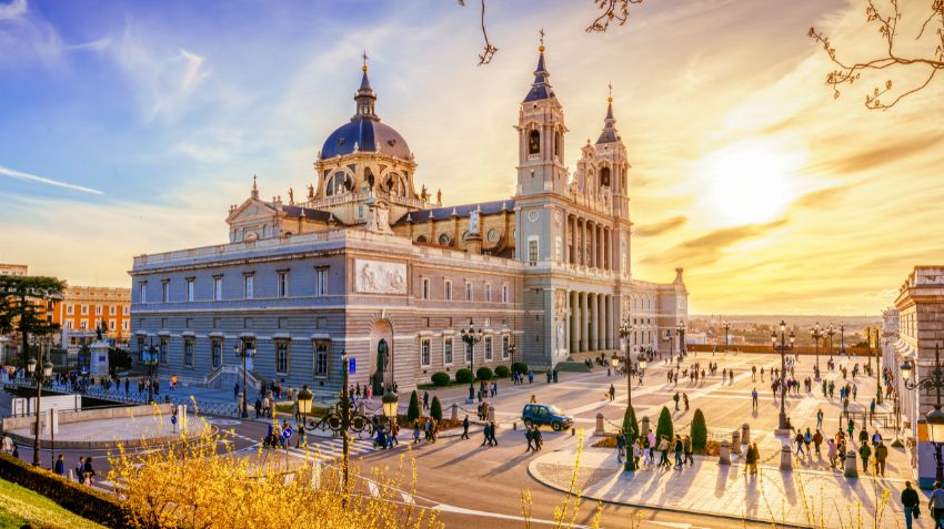 How many days to spend in Barcelona, Madrid, Seville and Valencia Spain