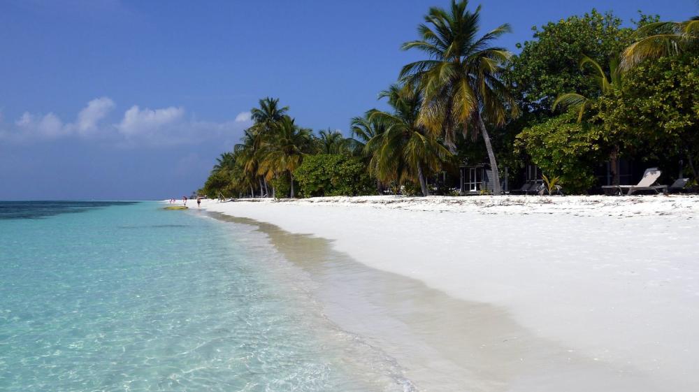 How many nights to stay at Kuramathi or Kuredu in Maldives