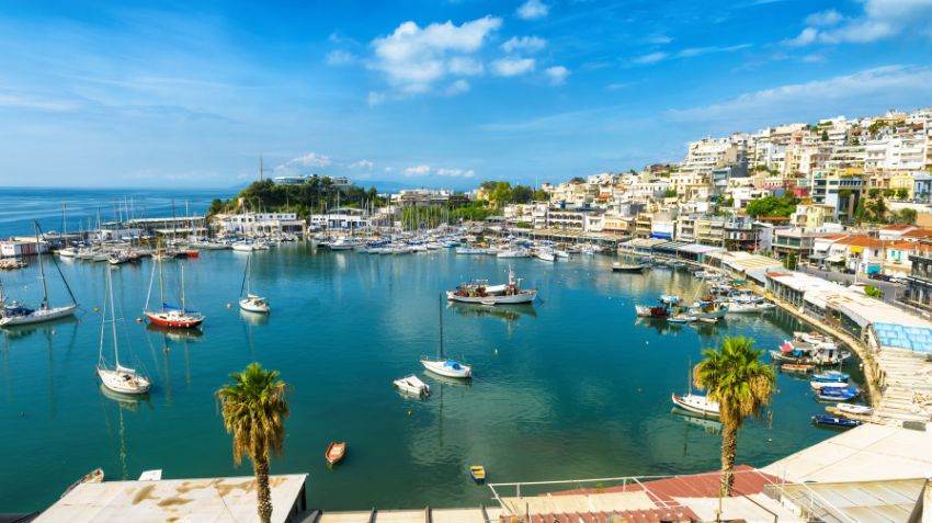 How to move between Athens and Piraeus as a first-time visitor