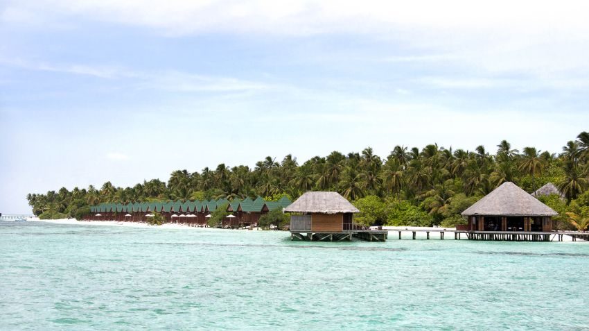 Is Kuramathi or Meeru the right choice for your Maldives trip?