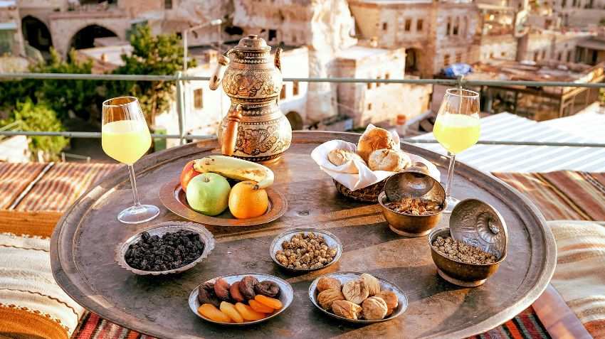 Izmir in Summer: Weather, Atmosphere and Daily Rhythm