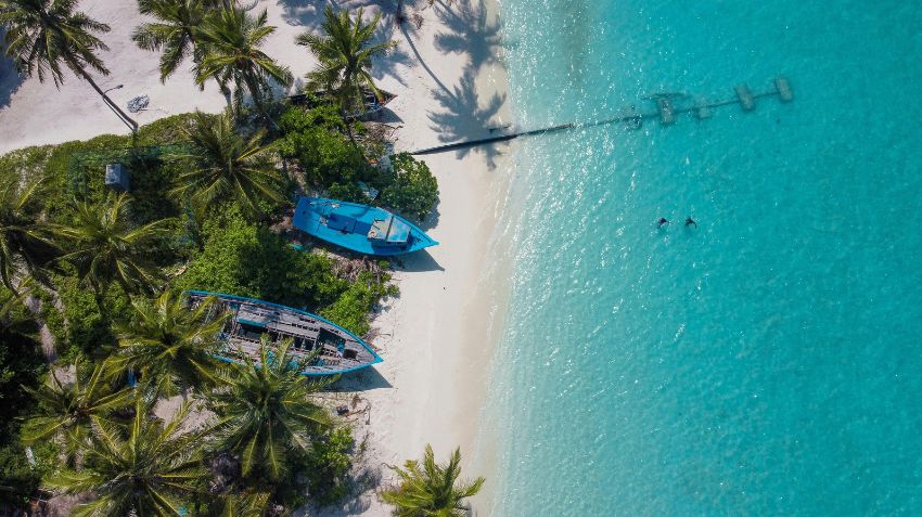 Kuramathi vs Meeru: Maldives resort comparison