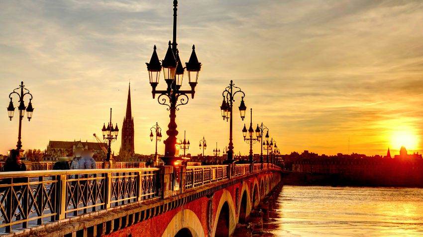 Pacing a Lyon and Bordeaux stay: how many days and in what order