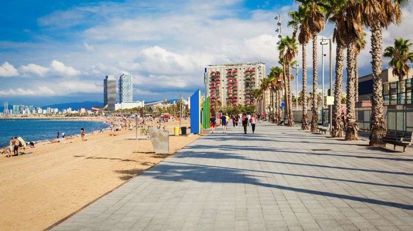 Sant Antoni vs Gràcia: where to stay in Barcelona
