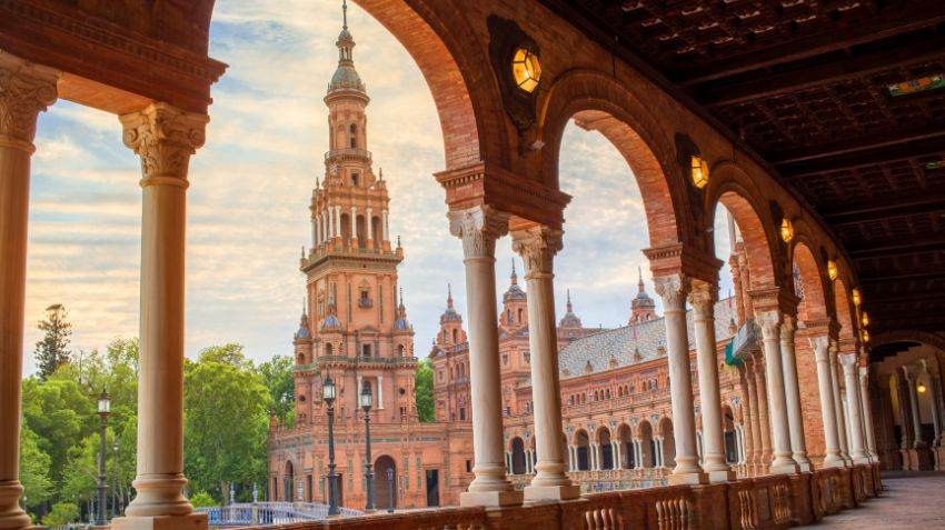 Seville vs Valencia: pacing, transport and daily rhythm
