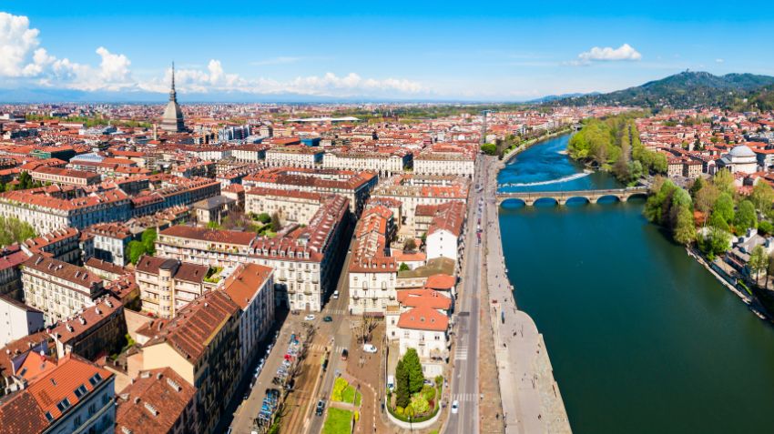 Travel guide to Turin: neighborhoods, food and day trips
