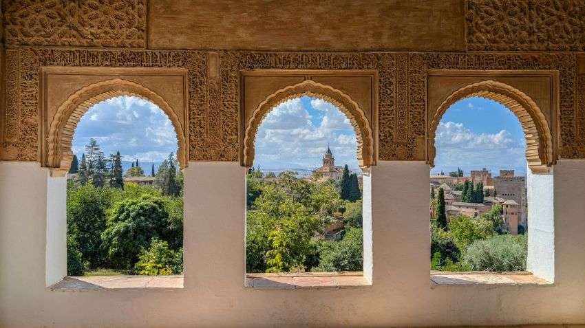 What Granada's neighborhoods feel like for visitors in summer
