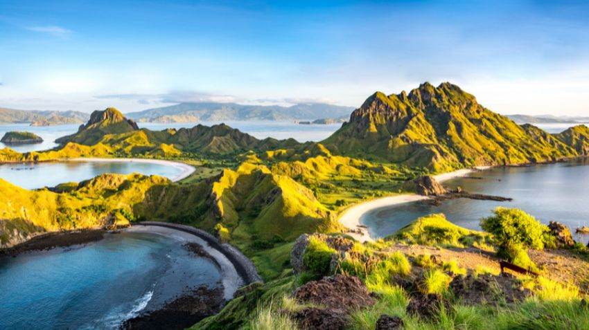 What sits near Komodo and Canggu worth adding to the trip